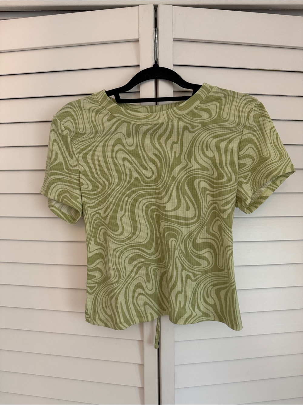 SO Women's Short Sleeve Swirl-Print Top in Light Green